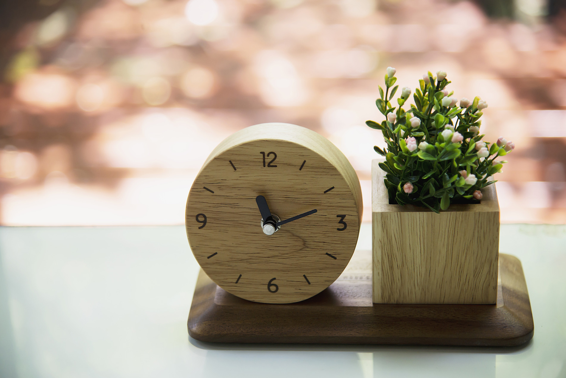 small_wooden_clock_with_decorated_flower_set.jpg